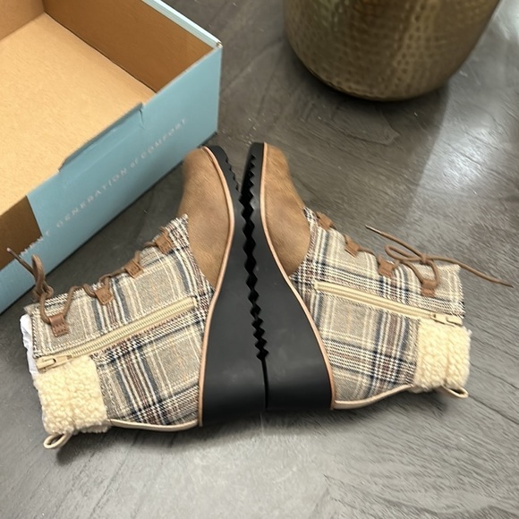 LifeStride Zone Lace Up Wedge Bootie (WIDE) - Picture 8 of 9